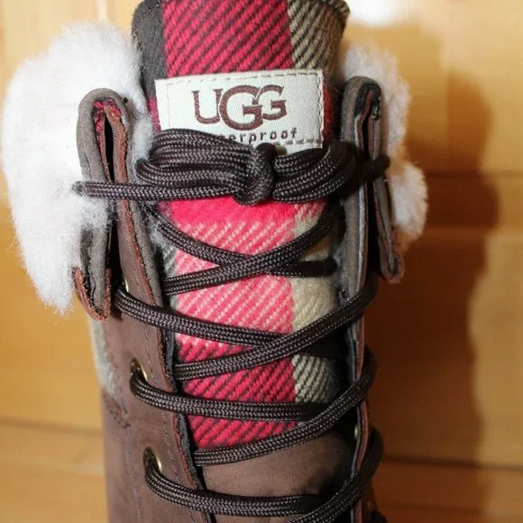 NIB UGG WOMEN'S ADIRONDACK II PLAID LEATHER BOOTS NIB UGG WOMEN'S ADIRONDACK II PLAID LEATHER BOOTS